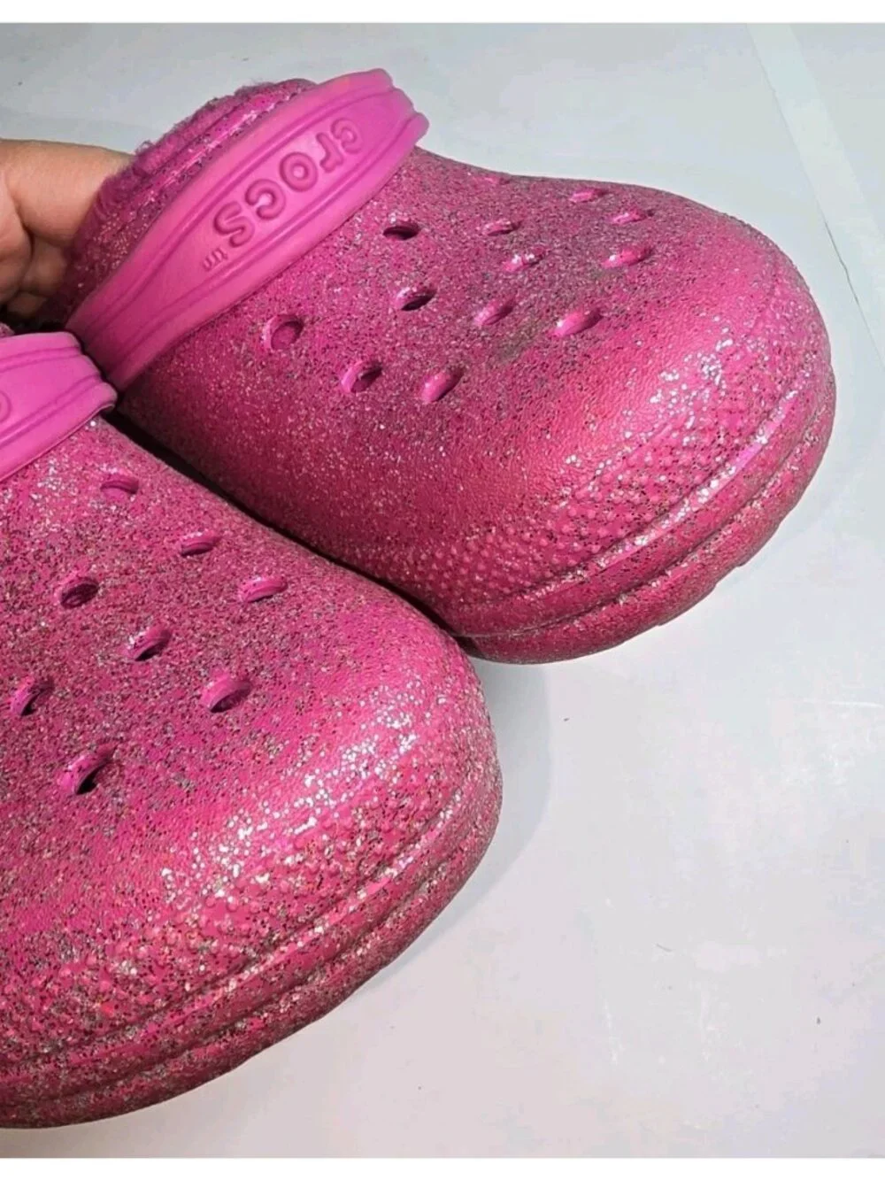 Girls Sparkly Pink Crocs Classic Lined Clog Size J4 With Glitter Finish & Fuzzy